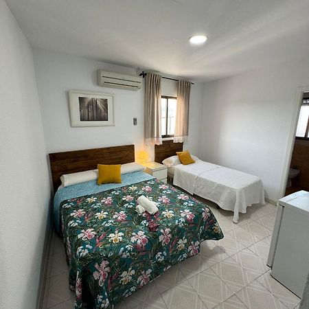Hostal Avenida Conil De La Frontera Exterior foto