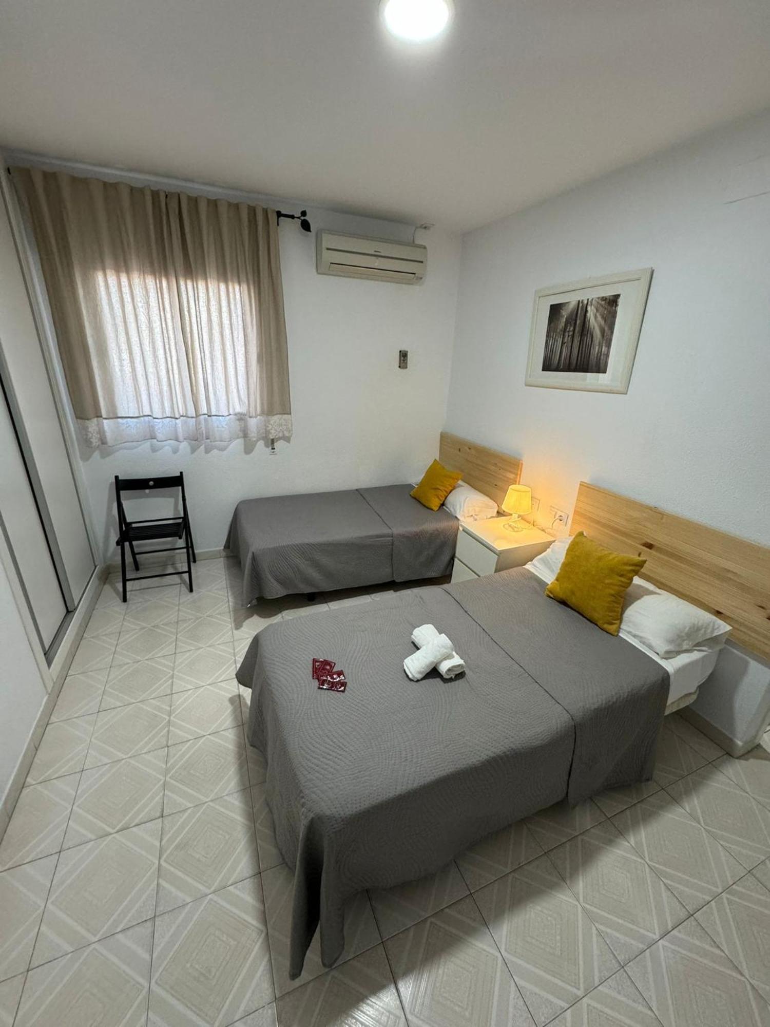 Hostal Avenida Conil De La Frontera Exterior foto
