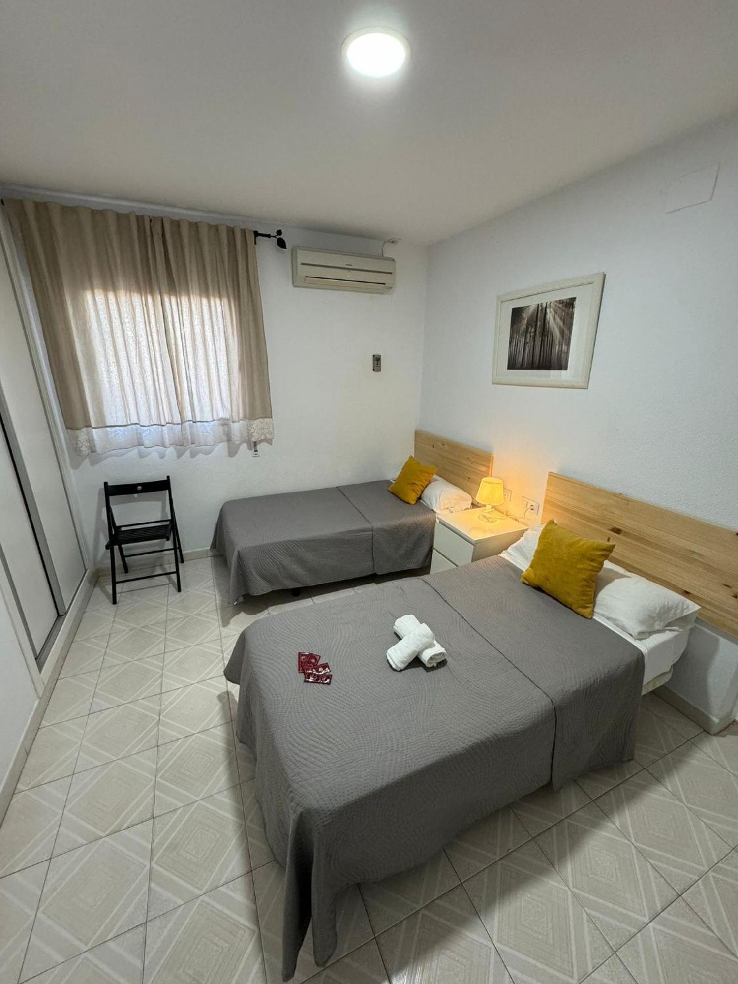 Hostal Avenida Conil De La Frontera Exterior foto
