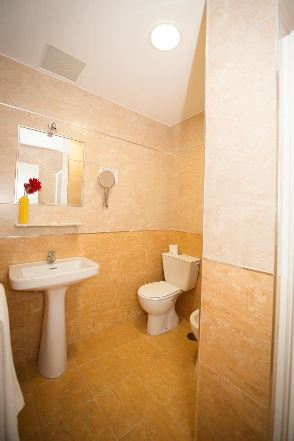 Hostal Avenida Conil De La Frontera Zimmer foto
