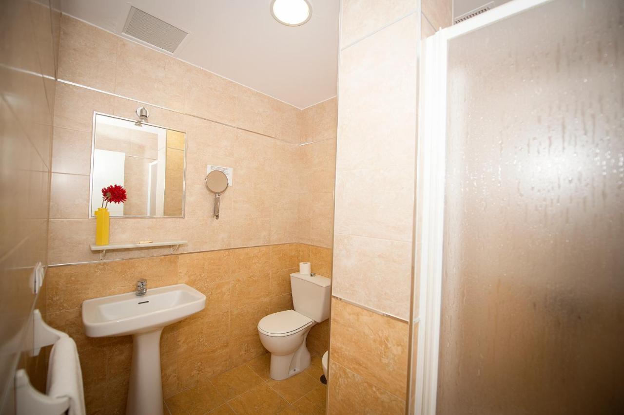 Hostal Avenida Conil De La Frontera Zimmer foto